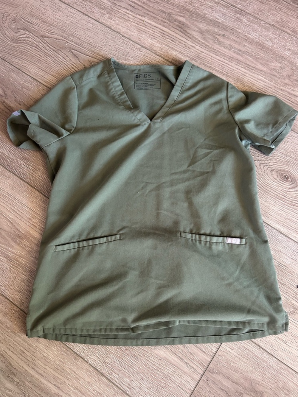FIGS Casma 3-Pocket Technical Scrub Top - Moss Green - Size M